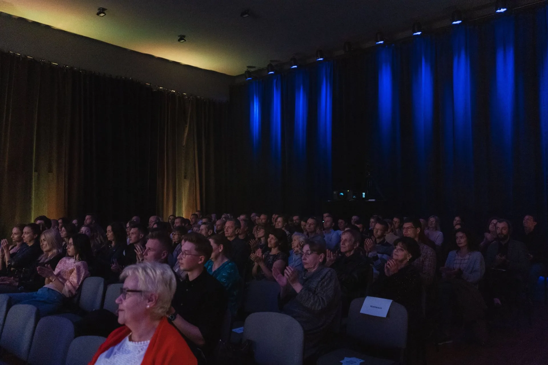 Film krótkometrażowy "Poranki, kiedy wracamy do domów" - Kolektyw Kuzyni