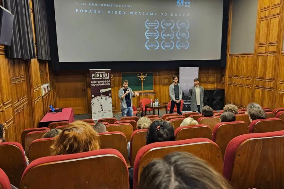 Film krótkometrażowy "Poranki, kiedy wracamy do domów" - Kolektyw Kuzyni